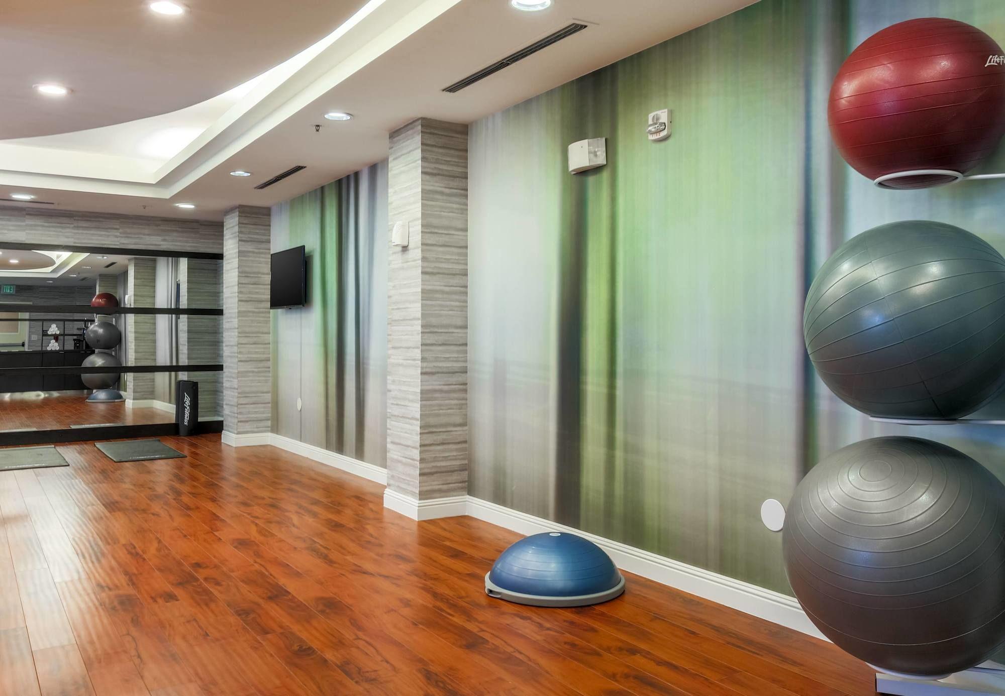 Courtyard By Marriott Roseville Galleria Mall/Creekside Ridge Drive Bagian luar foto