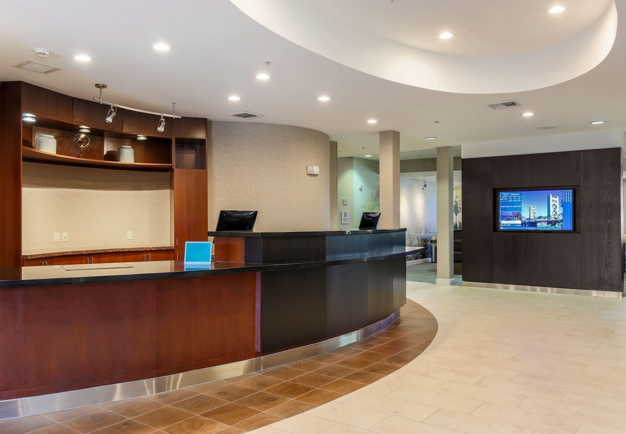 Courtyard By Marriott Roseville Galleria Mall/Creekside Ridge Drive Bagian luar foto