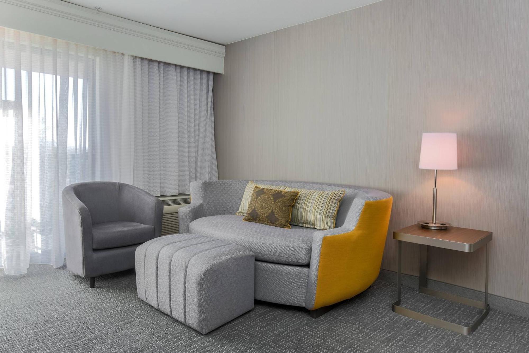 Courtyard By Marriott Roseville Galleria Mall/Creekside Ridge Drive Bagian luar foto