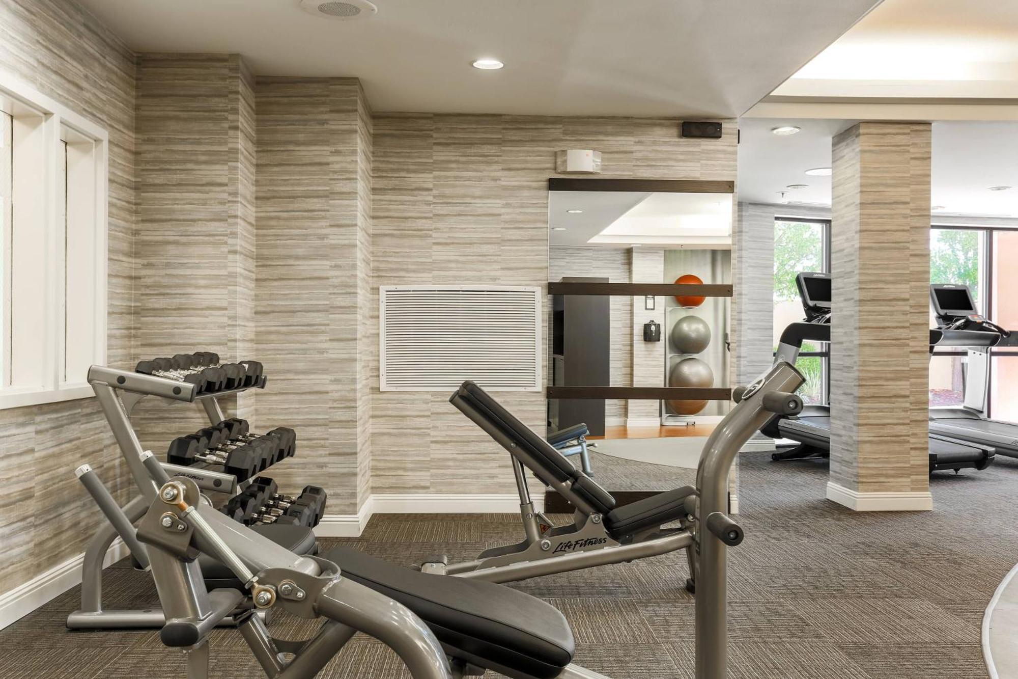 Courtyard By Marriott Roseville Galleria Mall/Creekside Ridge Drive Bagian luar foto