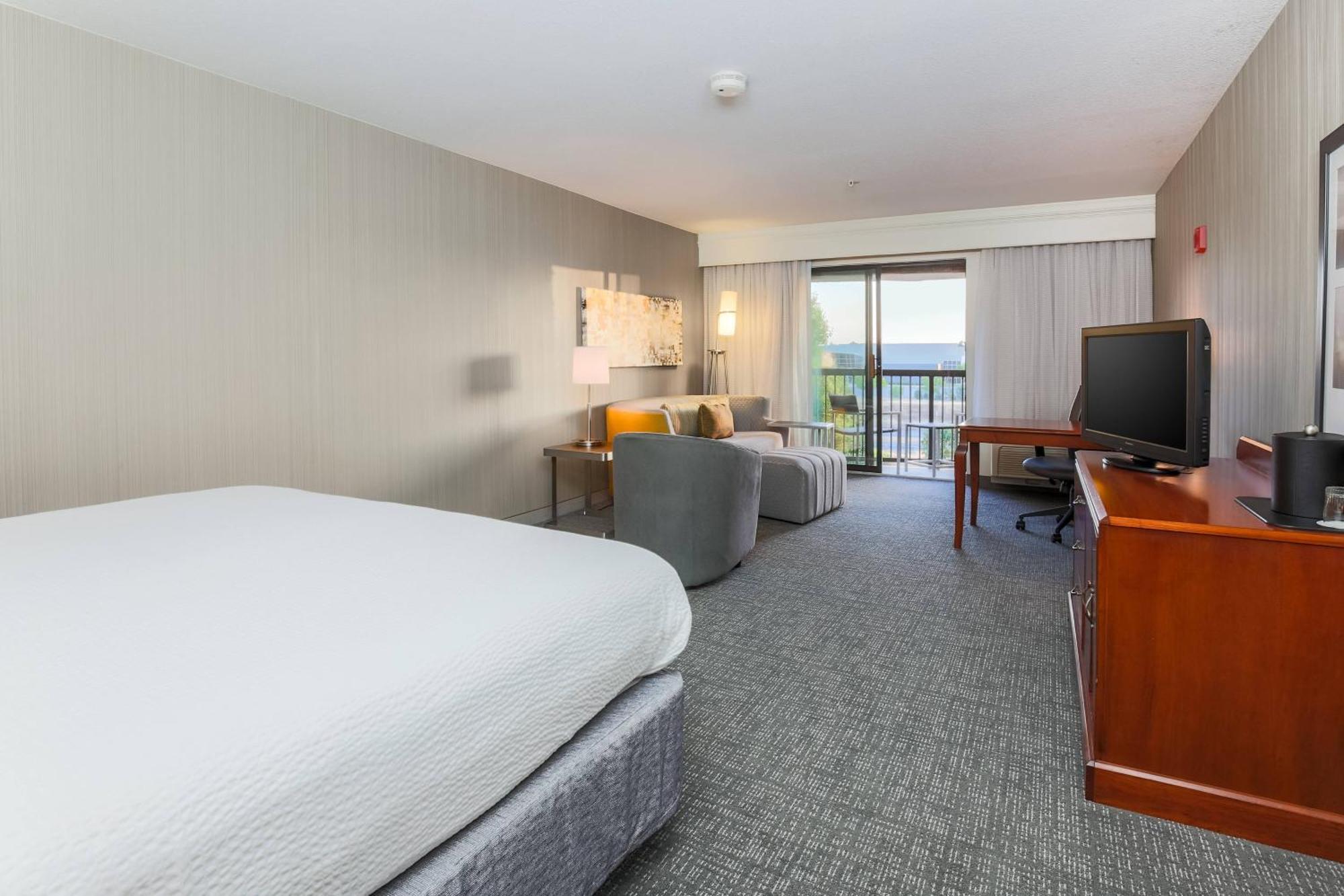 Courtyard By Marriott Roseville Galleria Mall/Creekside Ridge Drive Bagian luar foto