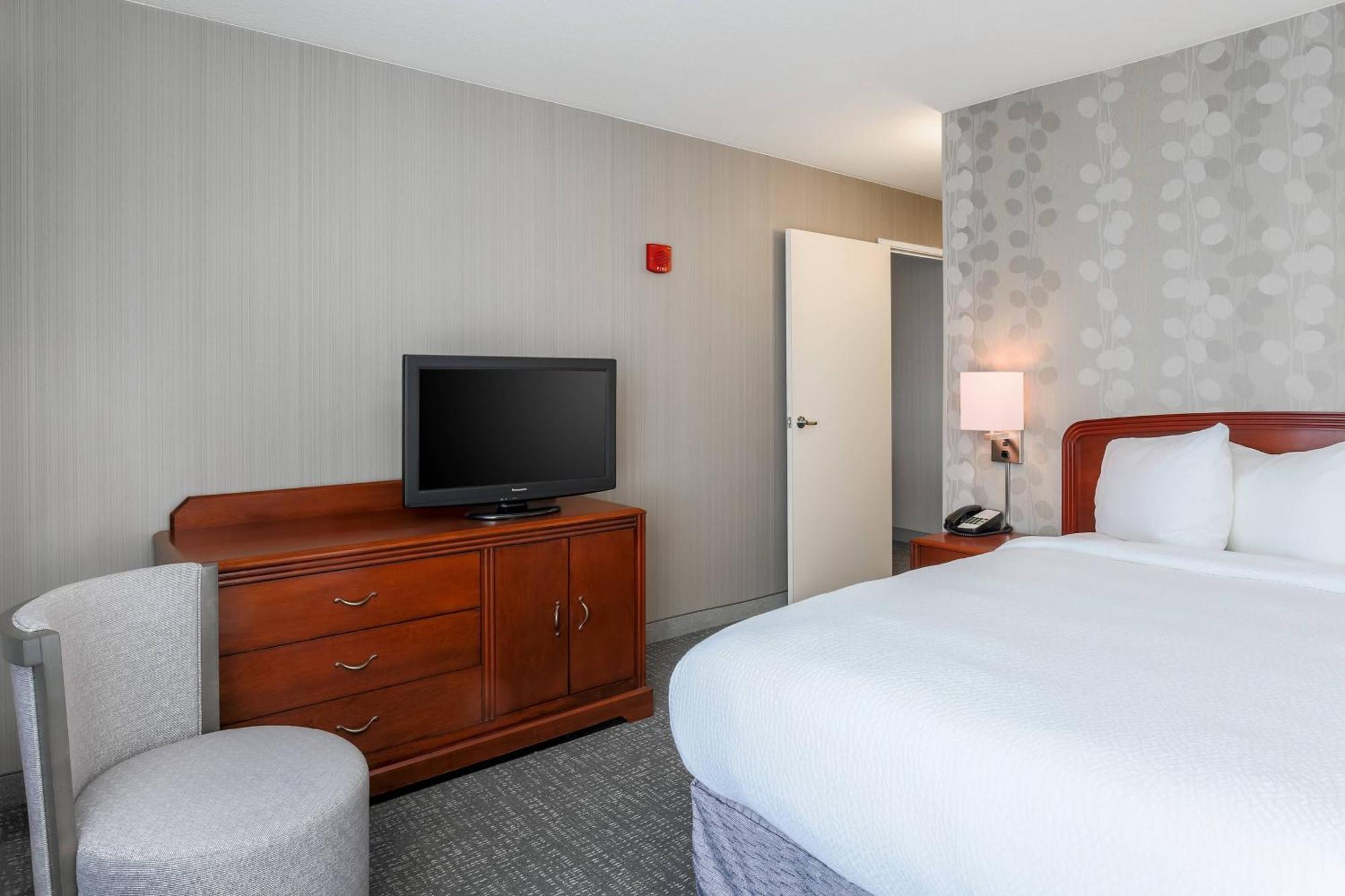 Courtyard By Marriott Roseville Galleria Mall/Creekside Ridge Drive Bagian luar foto