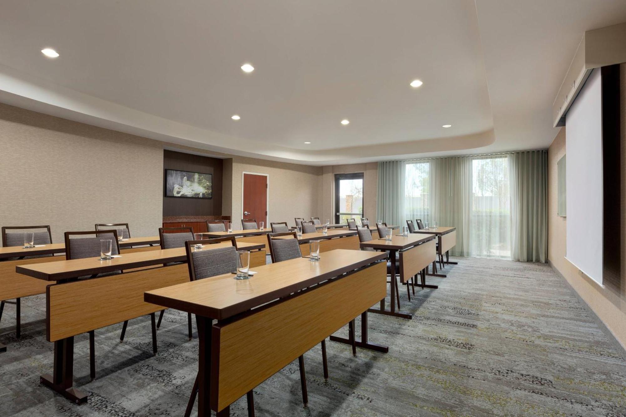 Courtyard By Marriott Roseville Galleria Mall/Creekside Ridge Drive Bagian luar foto