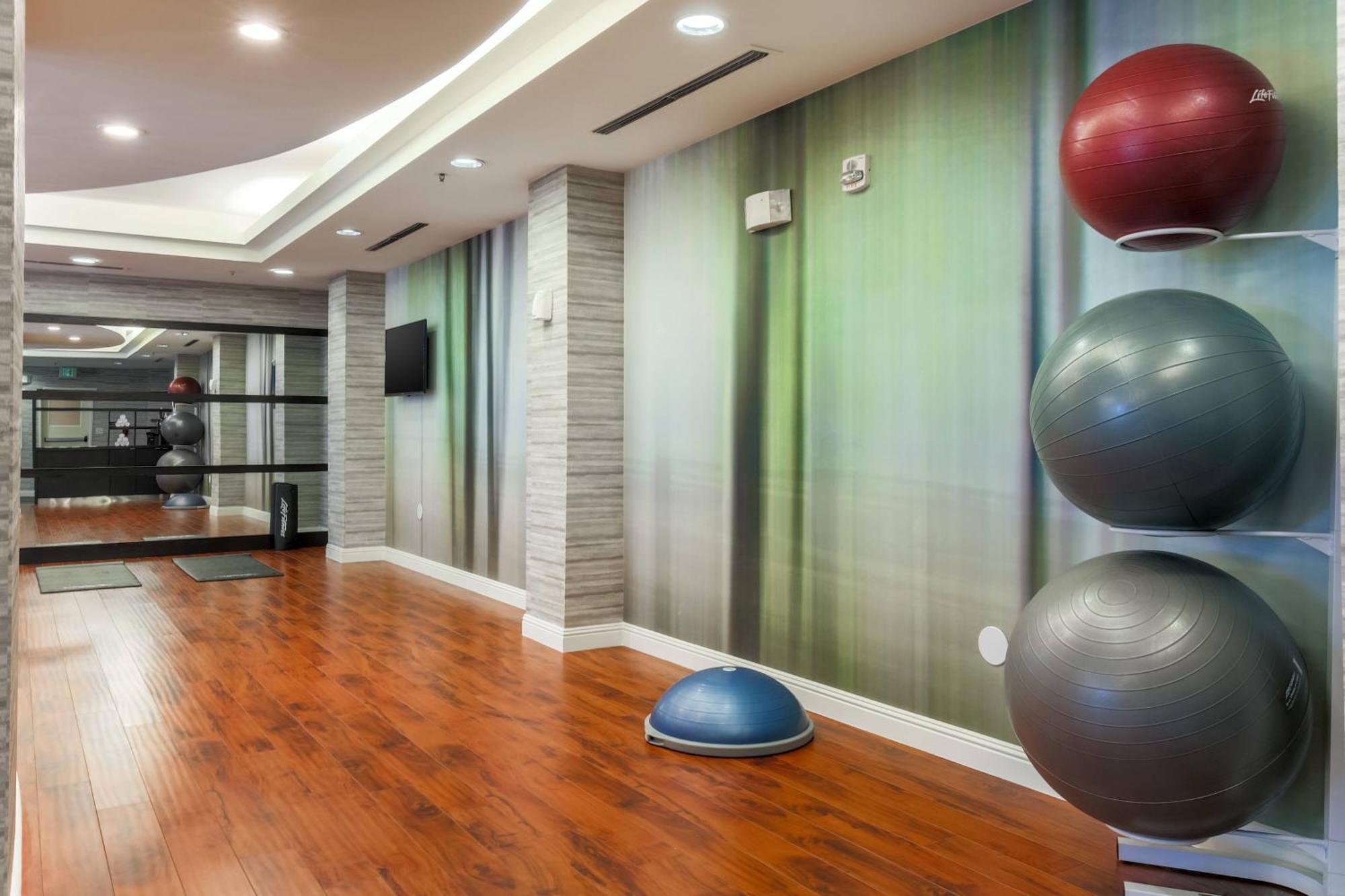 Courtyard By Marriott Roseville Galleria Mall/Creekside Ridge Drive Bagian luar foto