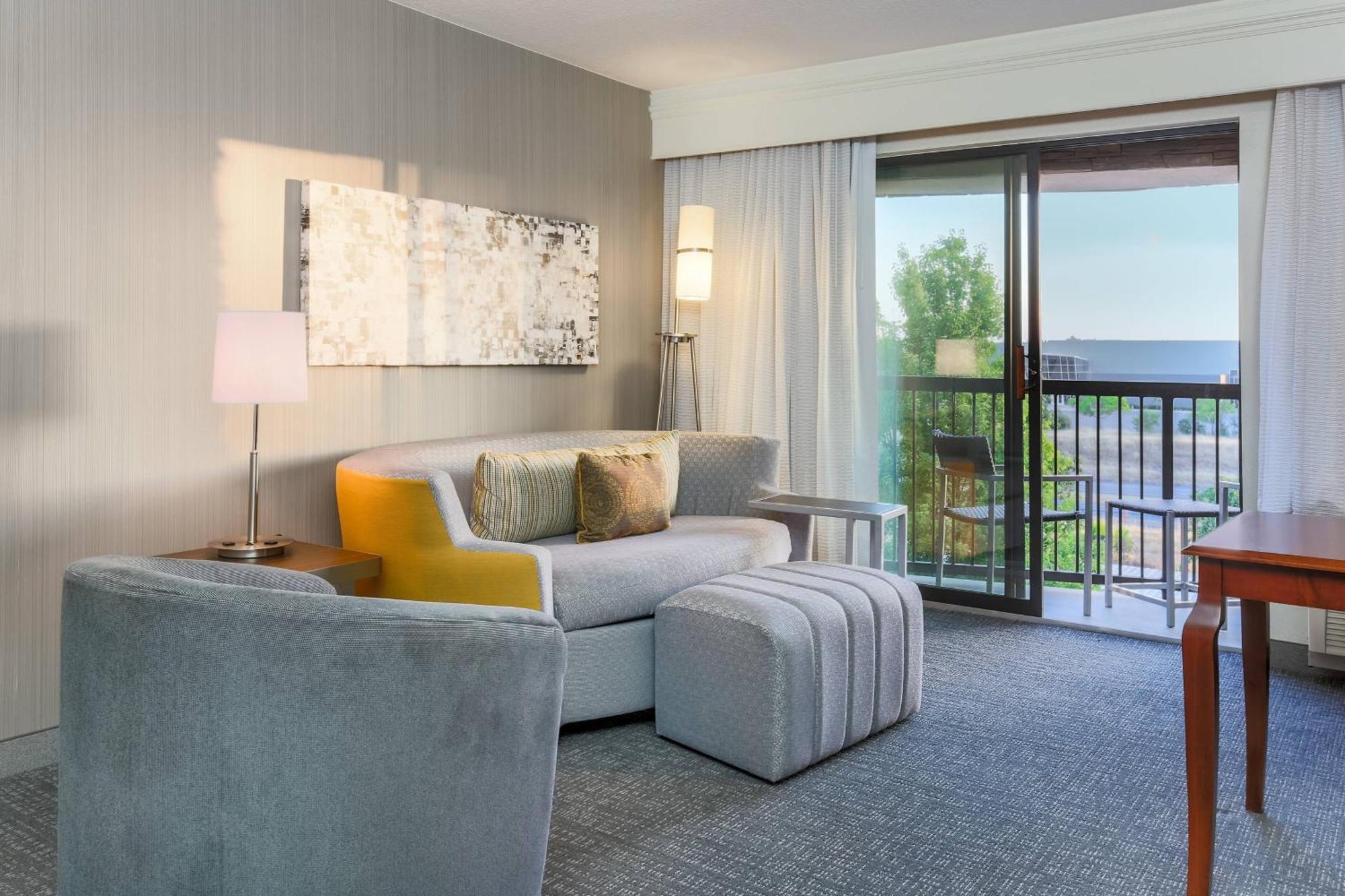 Courtyard By Marriott Roseville Galleria Mall/Creekside Ridge Drive Bagian luar foto