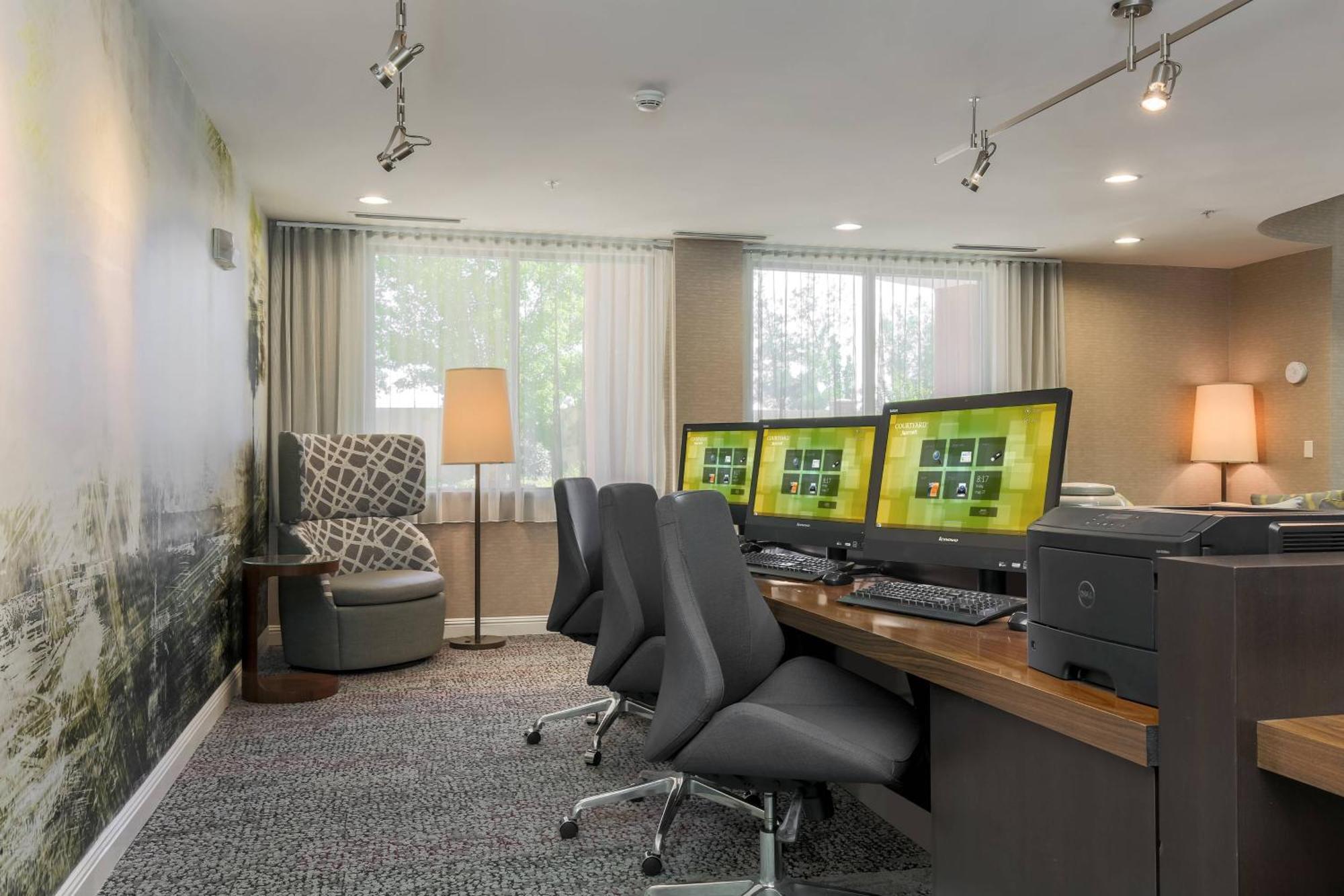 Courtyard By Marriott Roseville Galleria Mall/Creekside Ridge Drive Bagian luar foto